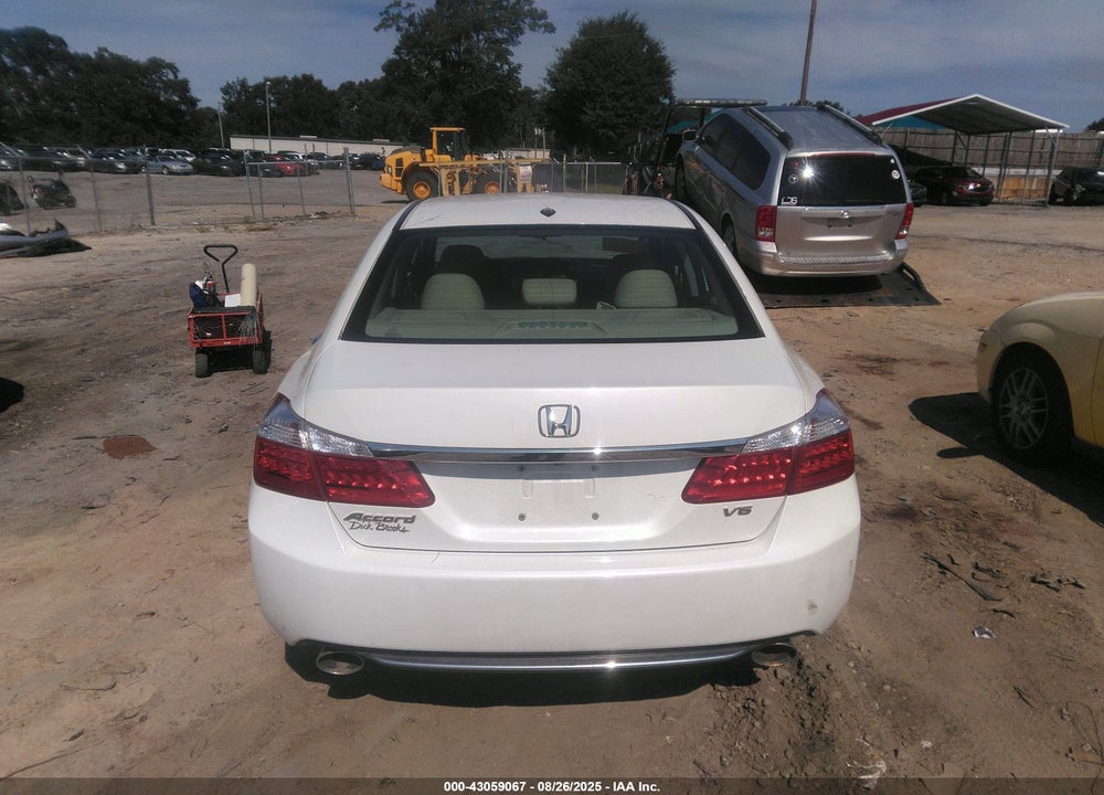 2014 HONDA ACCORD VIN: 1HGCR3F88EA032506