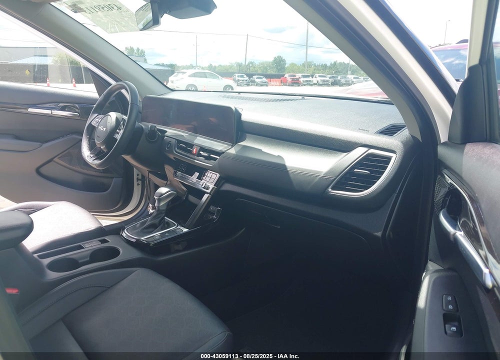 2024 KIA SELTOS VIN: KNDETCA72R7580575
