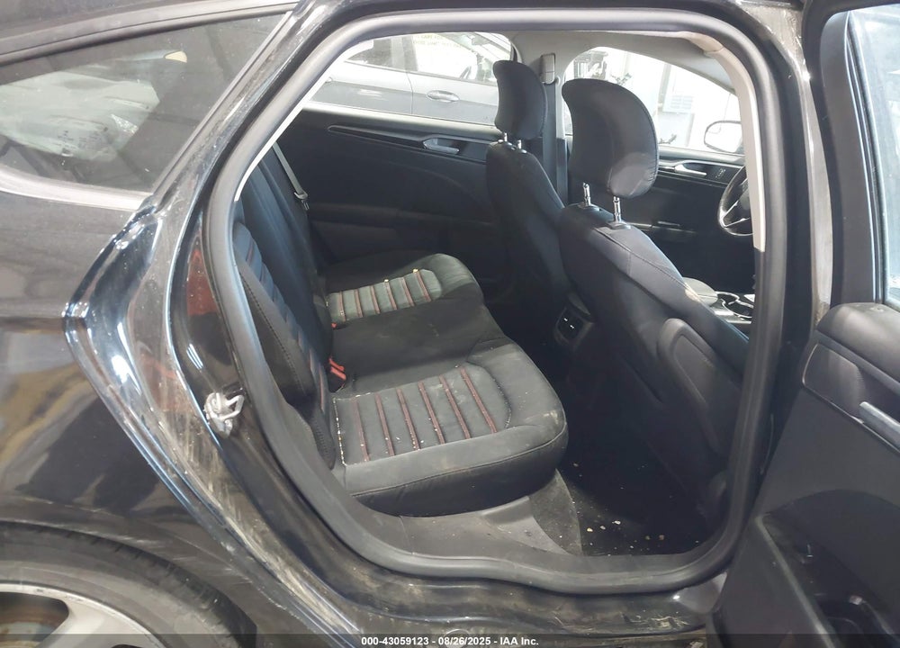 2015 FORD FUSION SE VIN: 3FA6P0H90FR249423