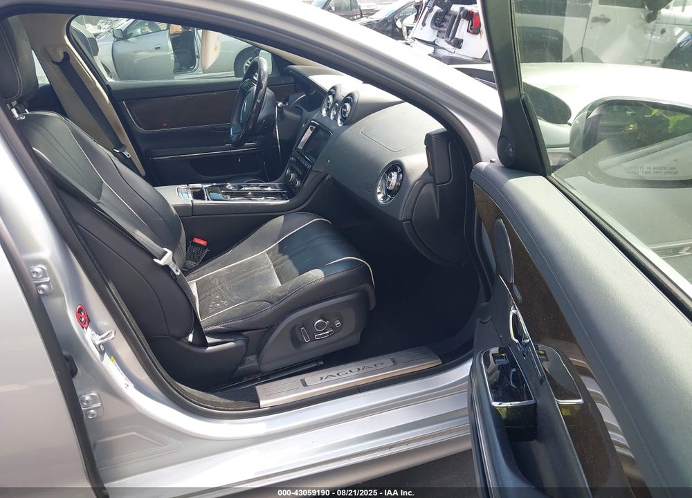 2019 JAGUAR XJ SERIES VIN: SAJWA1CEXKMW21358