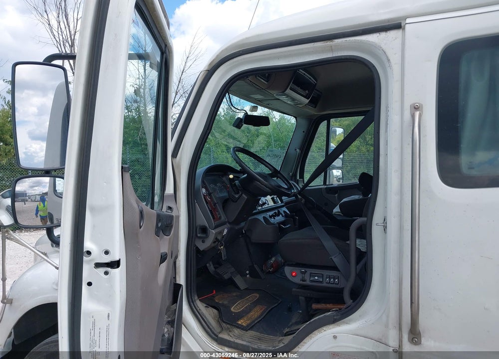 2022 FREIGHTLINER M2 106 VIN: 1FVACWD23NHNH7625