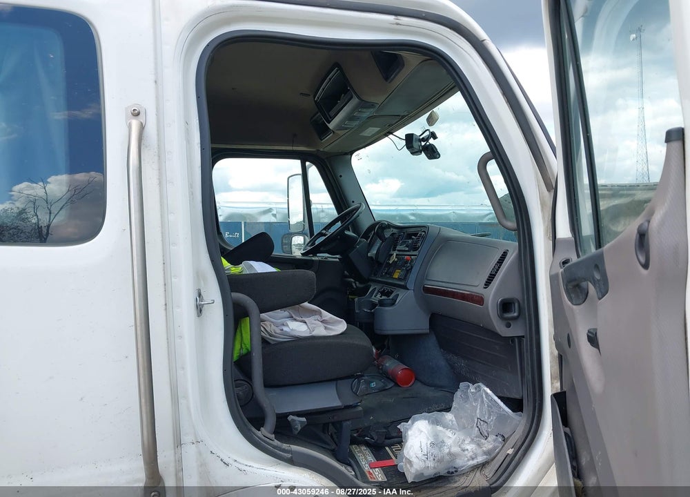 2022 FREIGHTLINER M2 106 VIN: 1FVACWD23NHNH7625