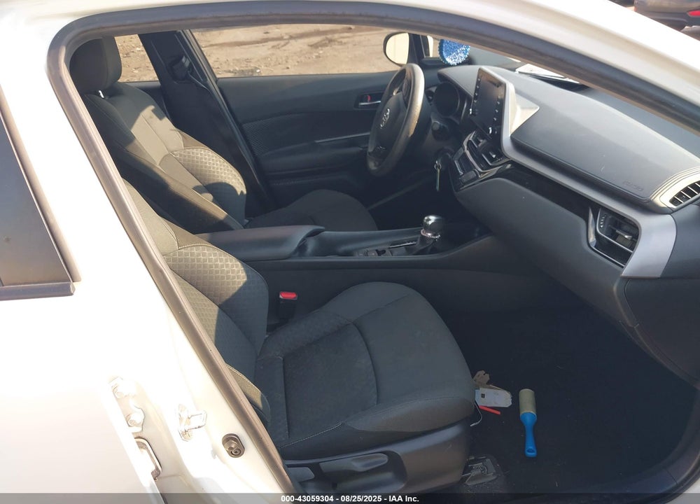 2021 TOYOTA C-HR VIN: JTNKHMBX8M1111913