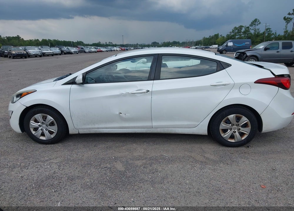 2016 HYUNDAI ELANTRA VIN: 5NPDH4AE1GH665563