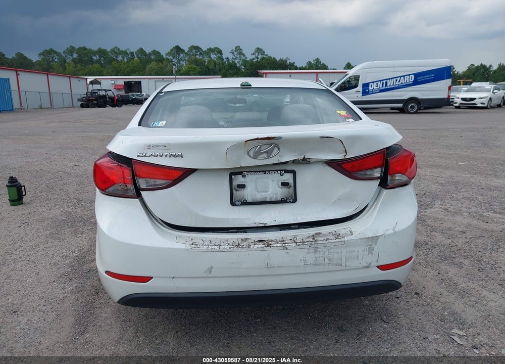 2016 HYUNDAI ELANTRA VIN: 5NPDH4AE1GH665563