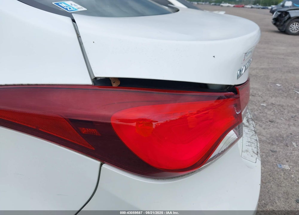 2016 HYUNDAI ELANTRA VIN: 5NPDH4AE1GH665563