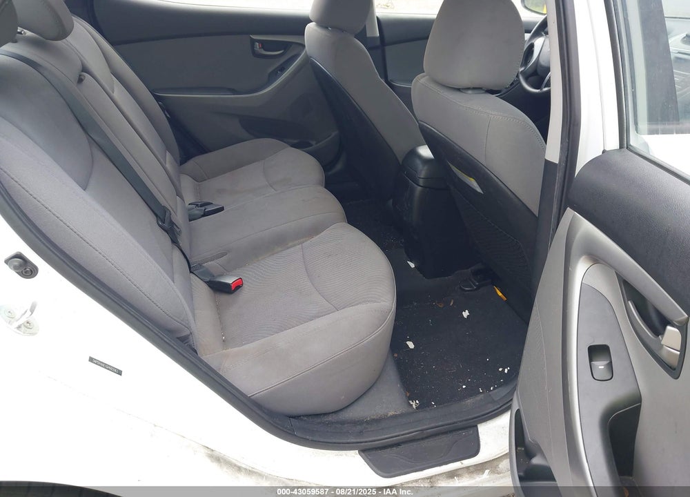 2016 HYUNDAI ELANTRA VIN: 5NPDH4AE1GH665563