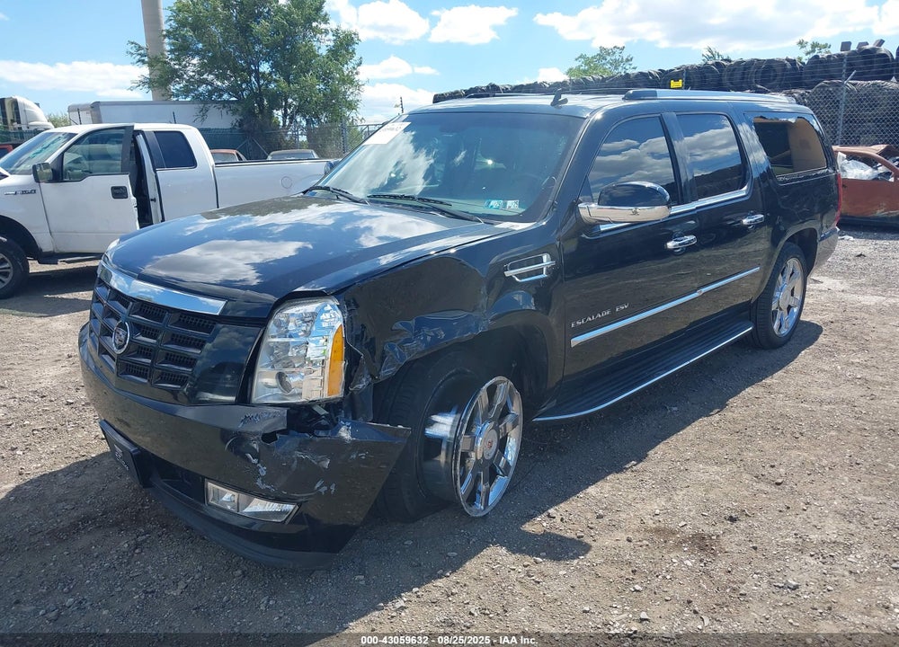 2011 CADILLAC ESCALADE ESV LUXURY VIN: 1GYS4HEF8BR398558