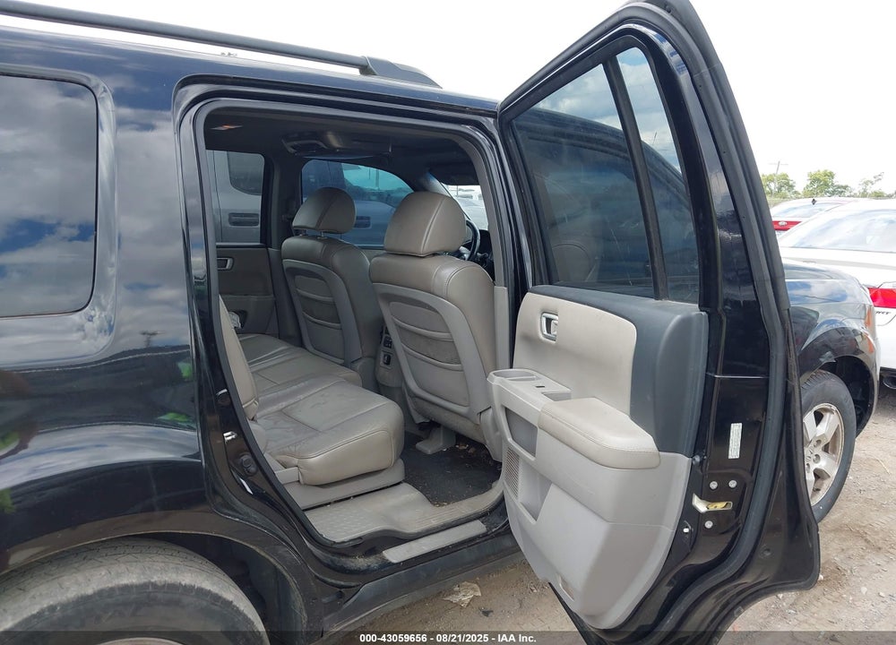 2011 HONDA PILOT EX-L VIN: 5FNYF4H54BB062515
