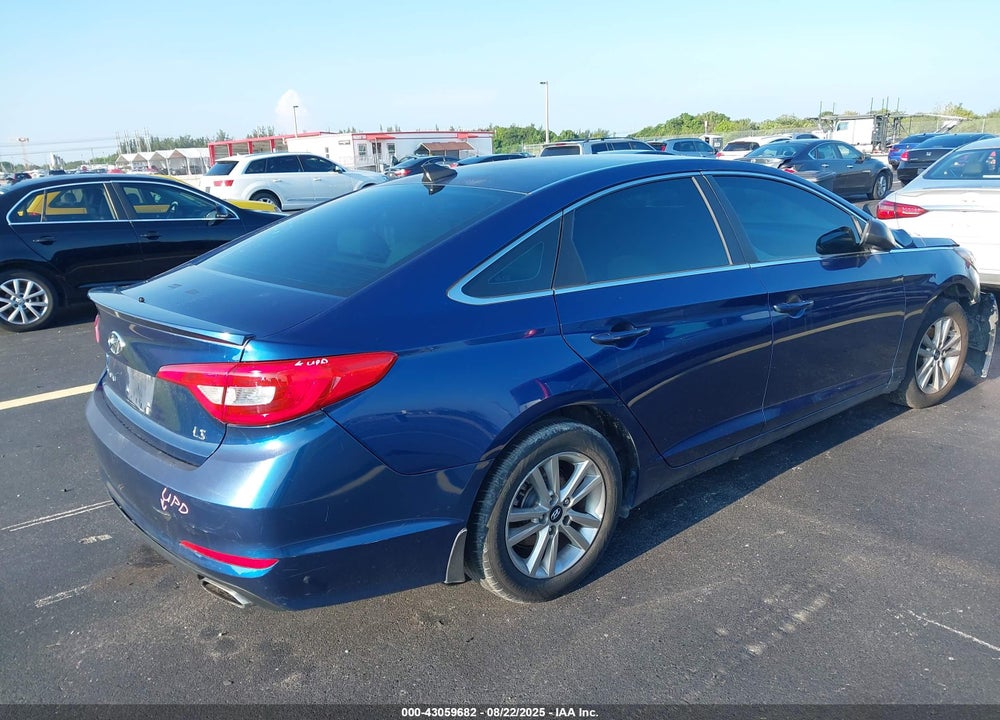 2015 HYUNDAI SONATA VIN: 5NPE24AF1FH160779
