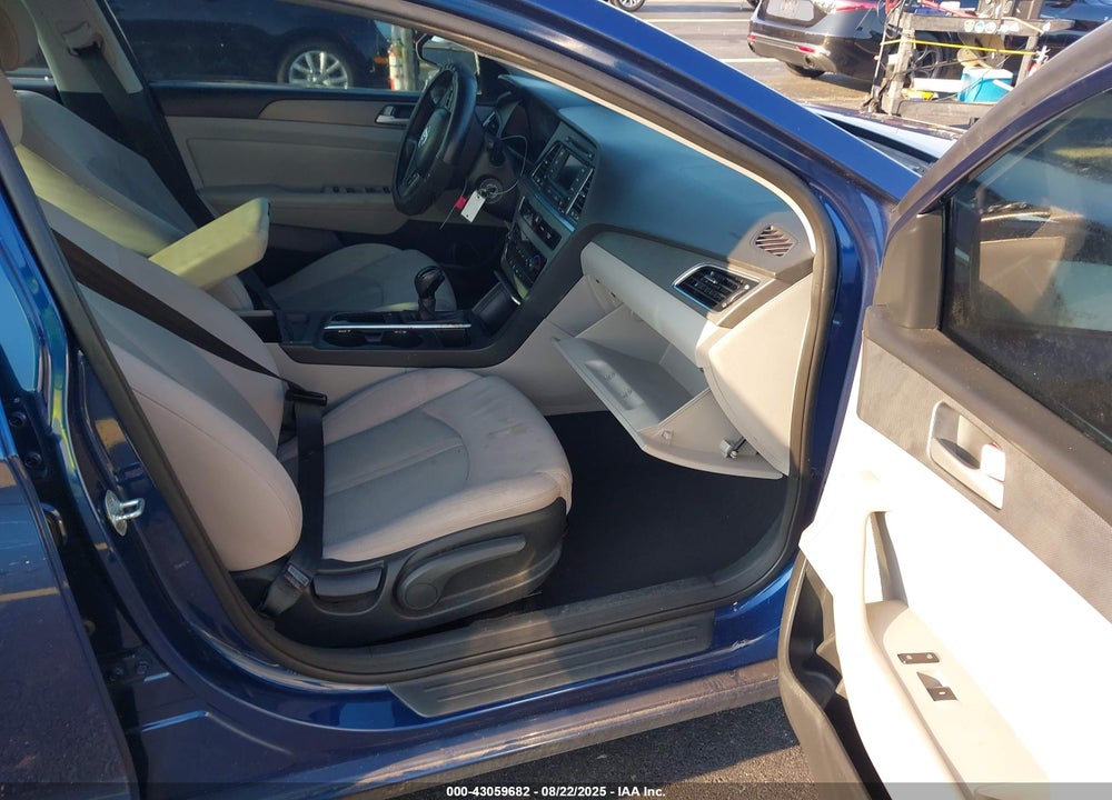 2015 HYUNDAI SONATA VIN: 5NPE24AF1FH160779
