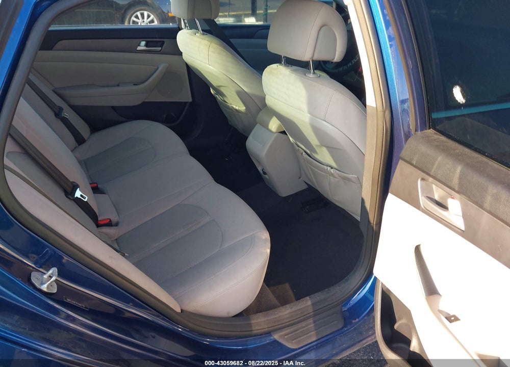 2015 HYUNDAI SONATA VIN: 5NPE24AF1FH160779
