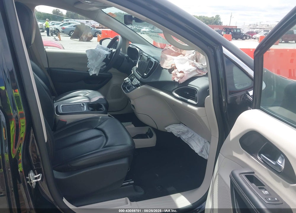 2023 CHRYSLER PACIFICA TOURING L VIN: 2C4RC1BG6PR602061