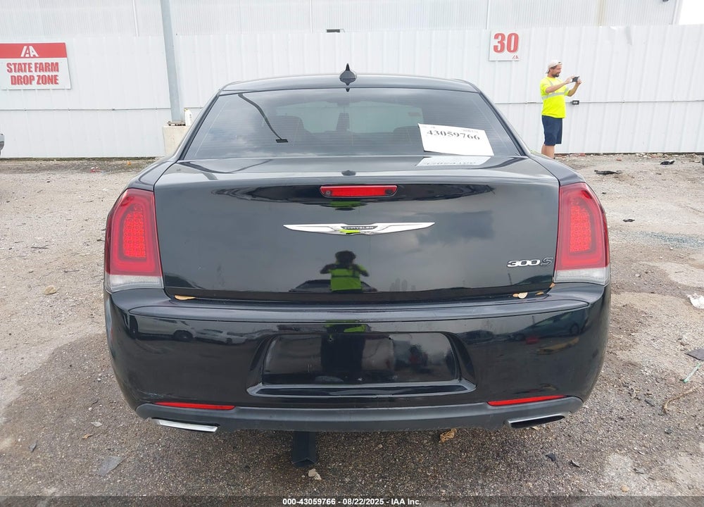 2016 CHRYSLER 300 VIN: 2C3CCAGG5GH304951