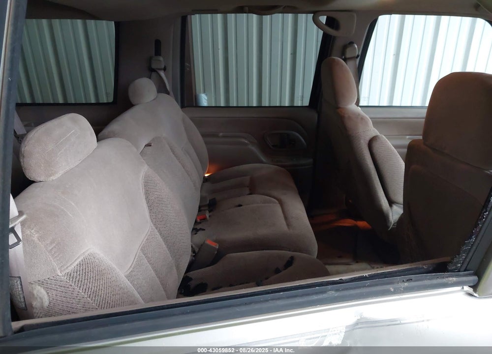 1999 GMC SUBURBAN 1500 SLT CMI VIN: 3GKEC16R9XG535931