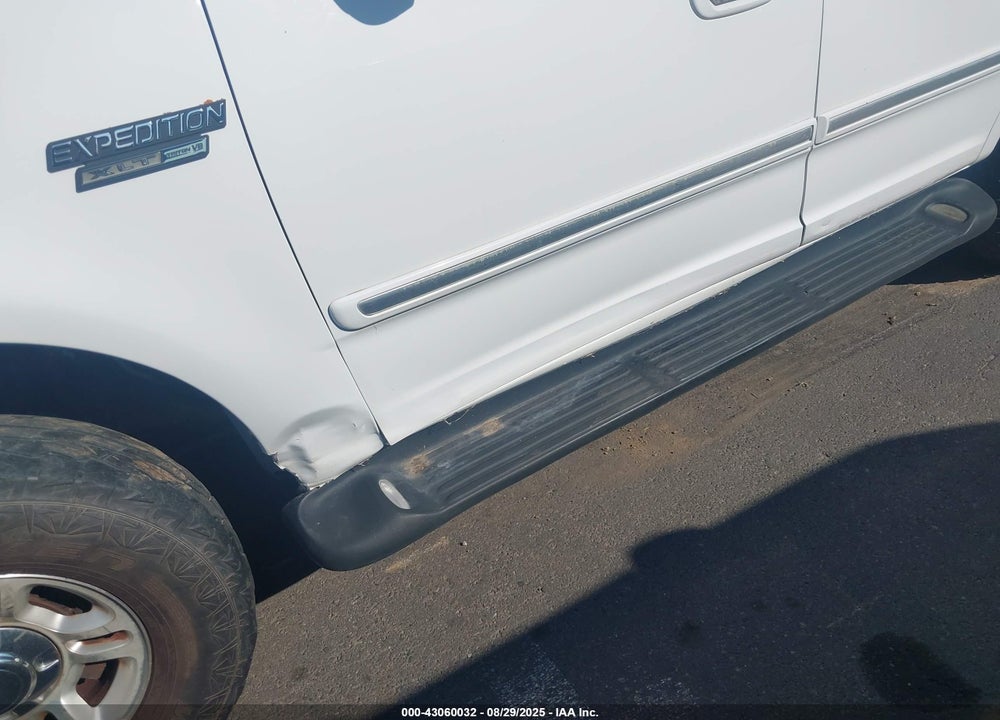 2001 FORD EXPEDITION XLT VIN: 1FMRU16W61LA66576