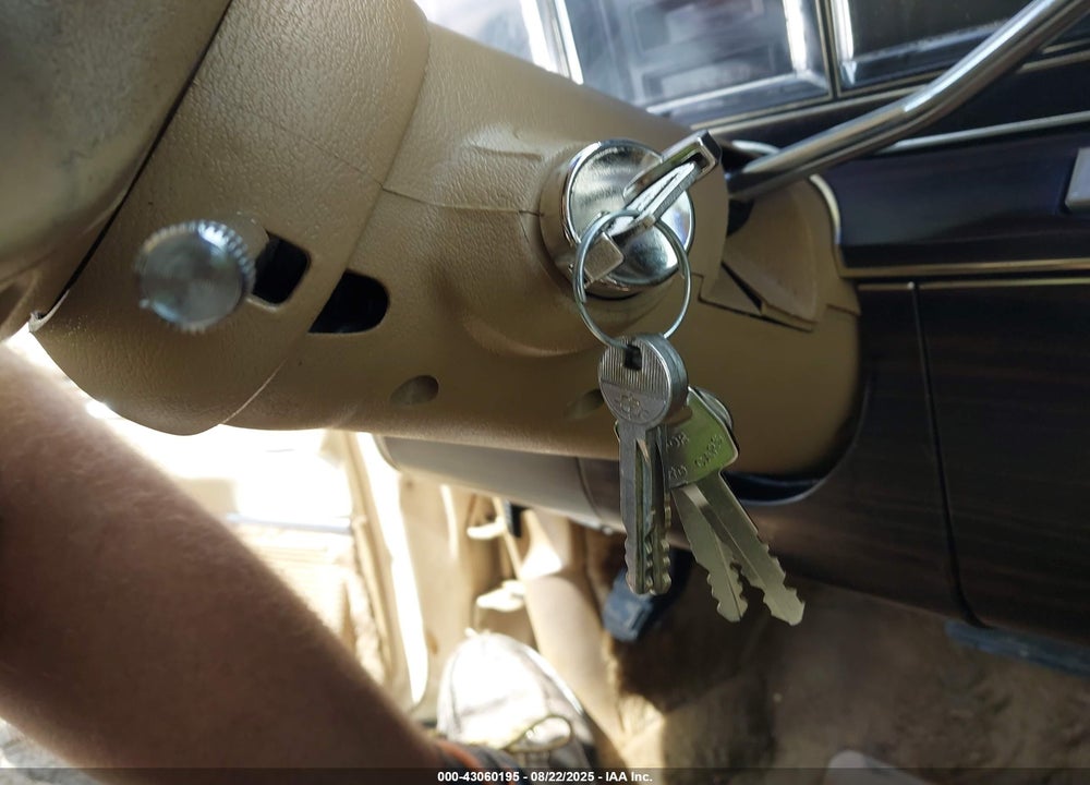 1983 LINCOLN MARK VI VIN: 1MRBP98F4DY699705