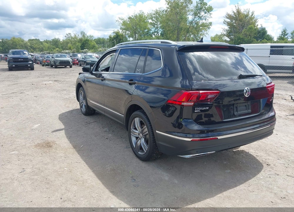 2018 VOLKSWAGEN TIGUAN VIN: 3VV4B7AX3JM194541
