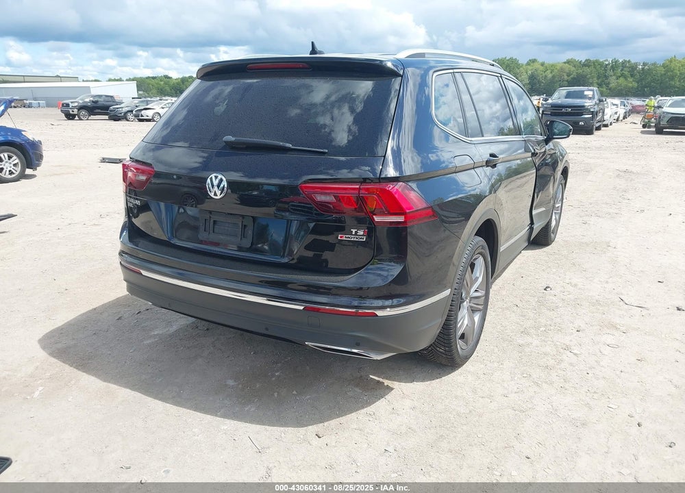 2018 VOLKSWAGEN TIGUAN VIN: 3VV4B7AX3JM194541