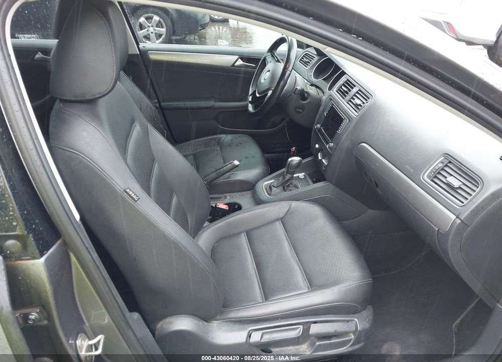 2016 VOLKSWAGEN JETTA VIN: 3VWD67AJ1GM209879