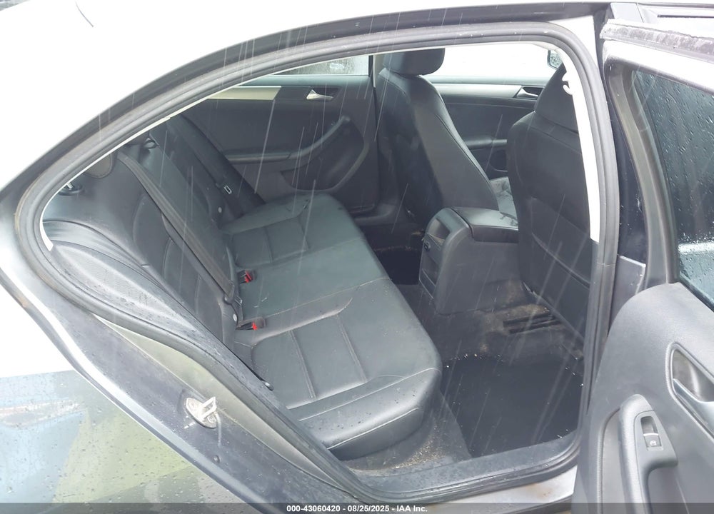 2016 VOLKSWAGEN JETTA VIN: 3VWD67AJ1GM209879