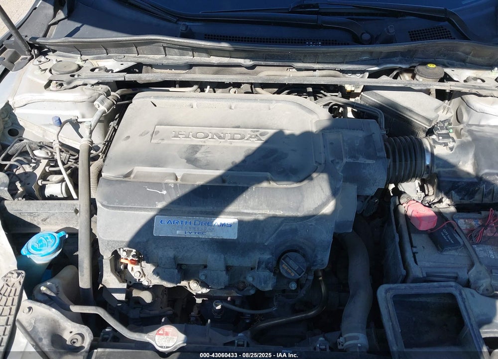2015 HONDA ACCORD VIN: 1HGCR3F84FA009404