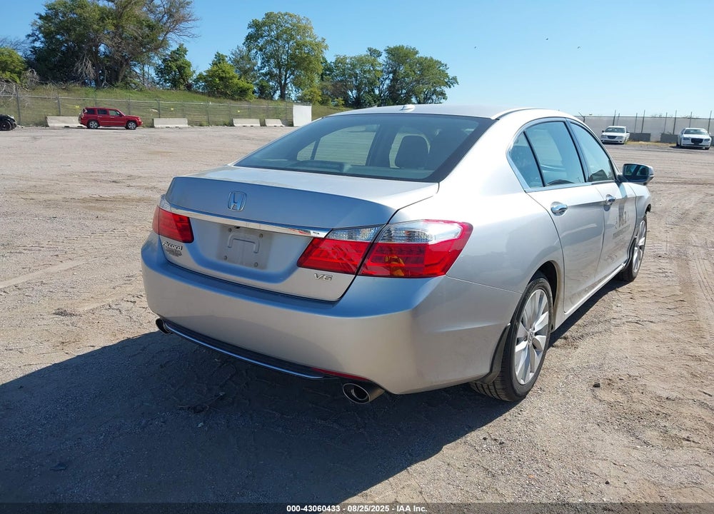 2015 HONDA ACCORD VIN: 1HGCR3F84FA009404