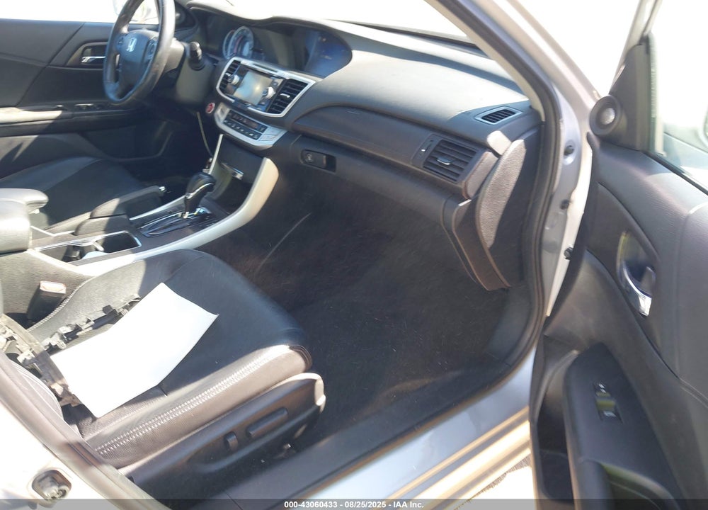 2015 HONDA ACCORD VIN: 1HGCR3F84FA009404