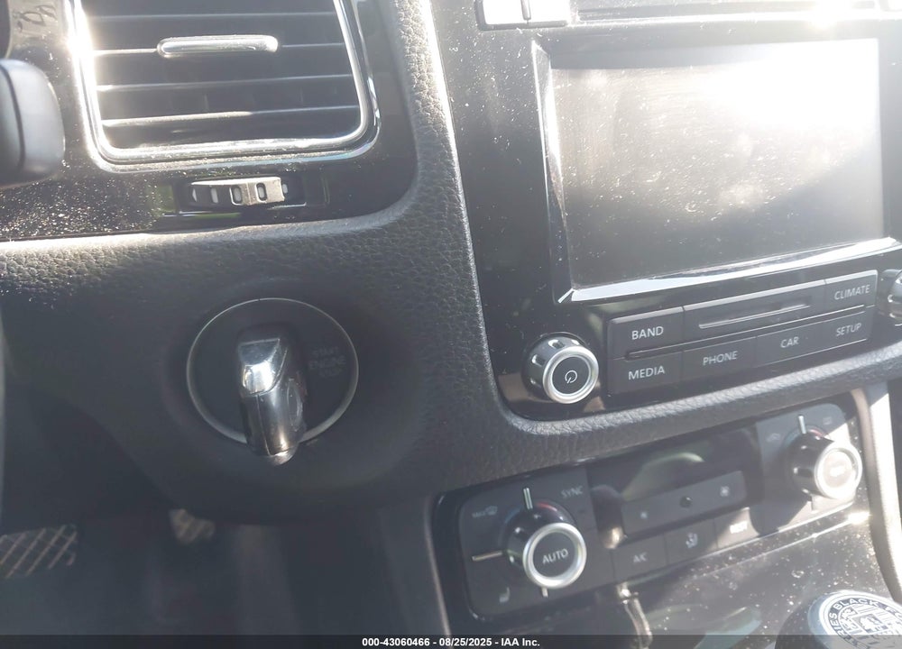 2014 VOLKSWAGEN TOUAREG VIN: WVGEF9BP7ED007770