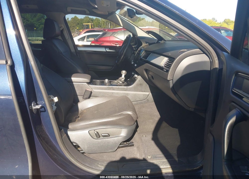 2014 VOLKSWAGEN TOUAREG VIN: WVGEF9BP7ED007770