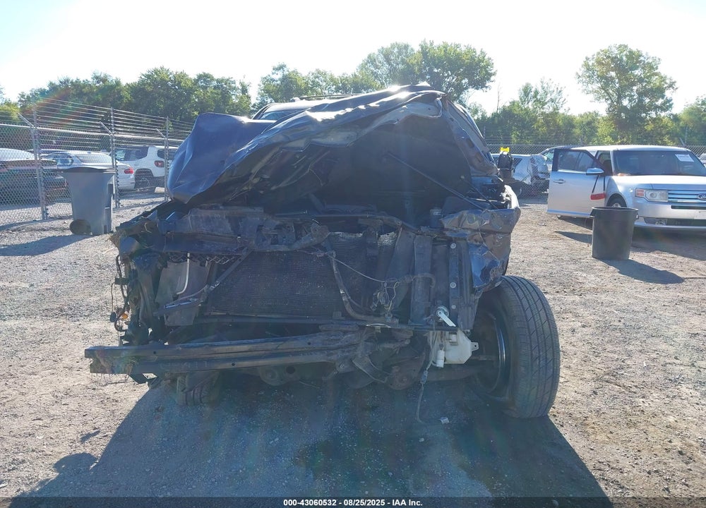 2010 CHEVROLET TAHOE VIN: 1GNUKBE09AR257565