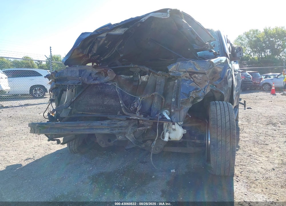 2010 CHEVROLET TAHOE VIN: 1GNUKBE09AR257565