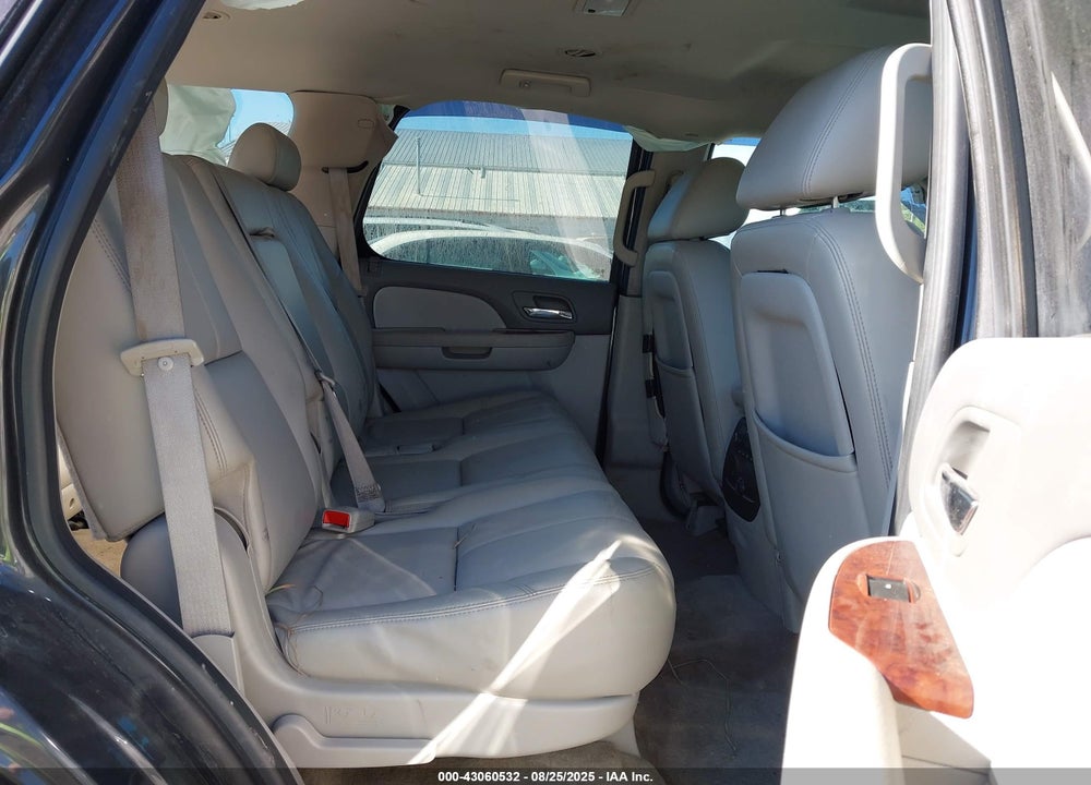 2010 CHEVROLET TAHOE VIN: 1GNUKBE09AR257565