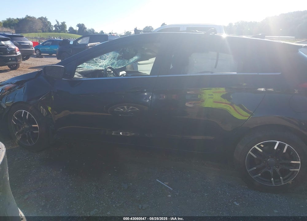 2014 HYUNDAI ELANTRA VIN: KMHD35LH5EU203680
