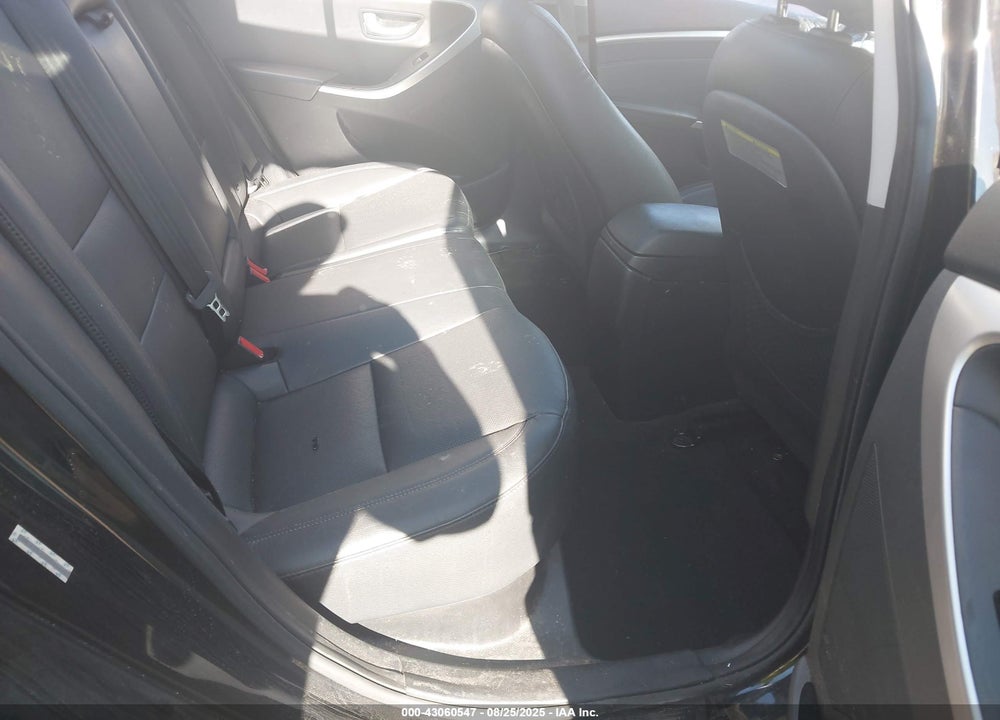 2014 HYUNDAI ELANTRA VIN: KMHD35LH5EU203680