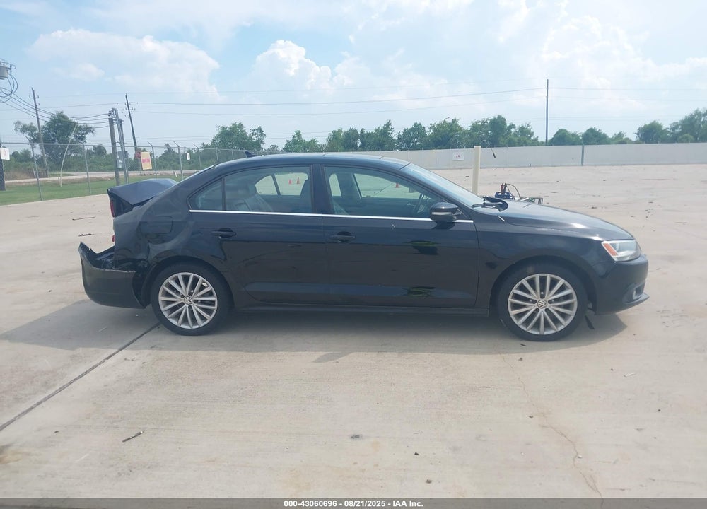 2013 VOLKSWAGEN JETTA VIN: 3VWLX7AJ4DM374748