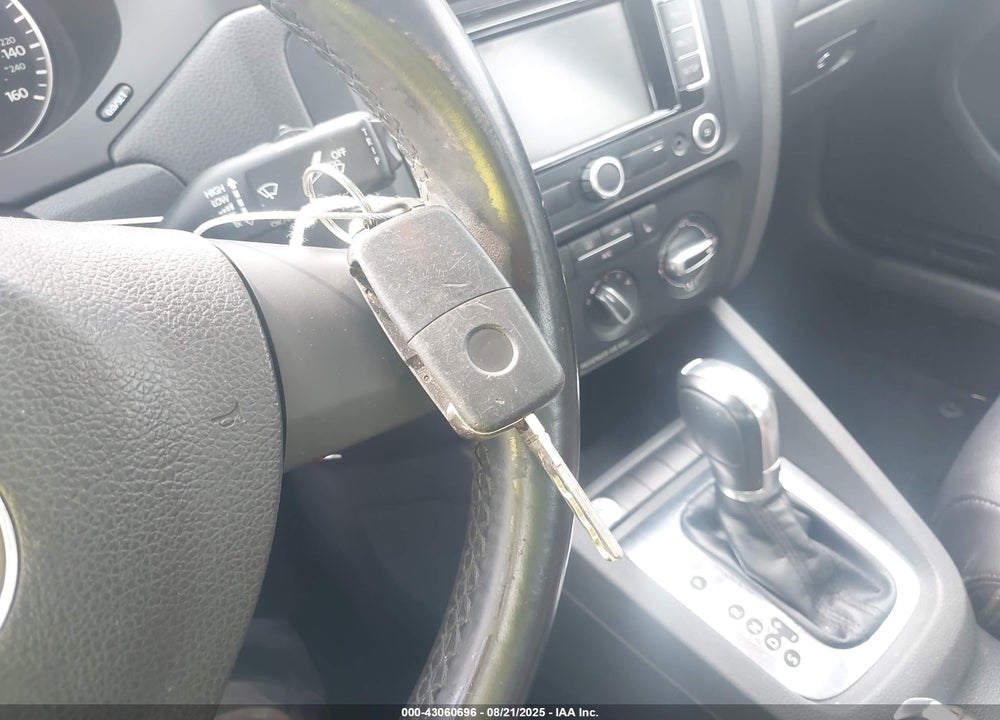2013 VOLKSWAGEN JETTA VIN: 3VWLX7AJ4DM374748