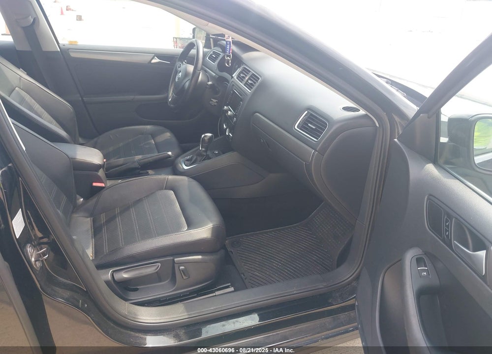 2013 VOLKSWAGEN JETTA VIN: 3VWLX7AJ4DM374748