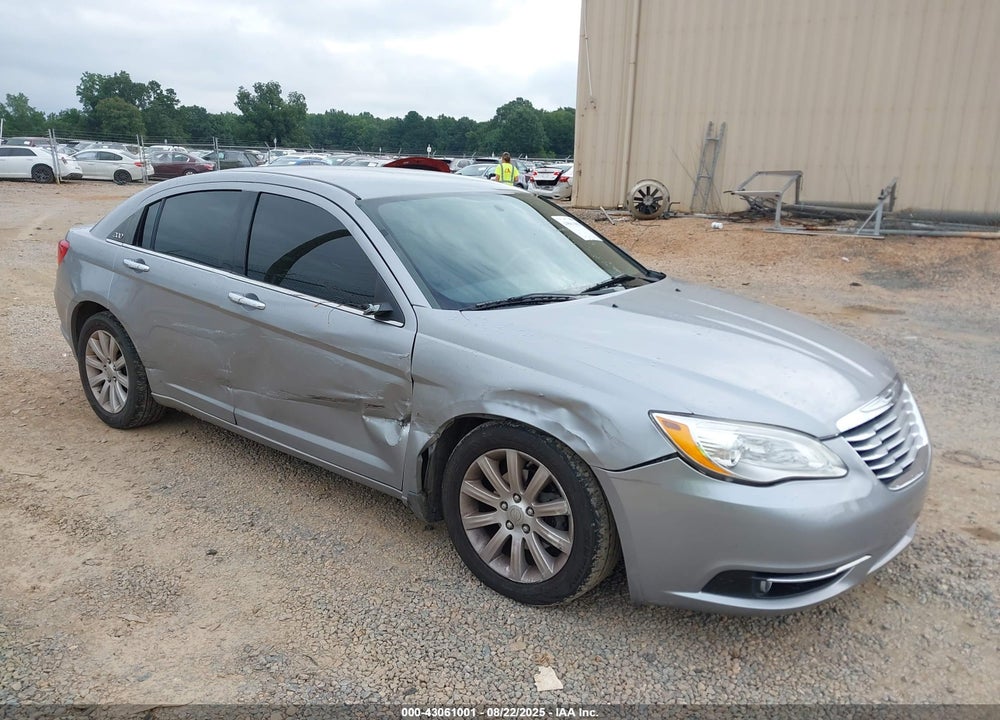 2013 CHRYSLER 200 LIMITED VIN: 1C3CCBCG2DN573195