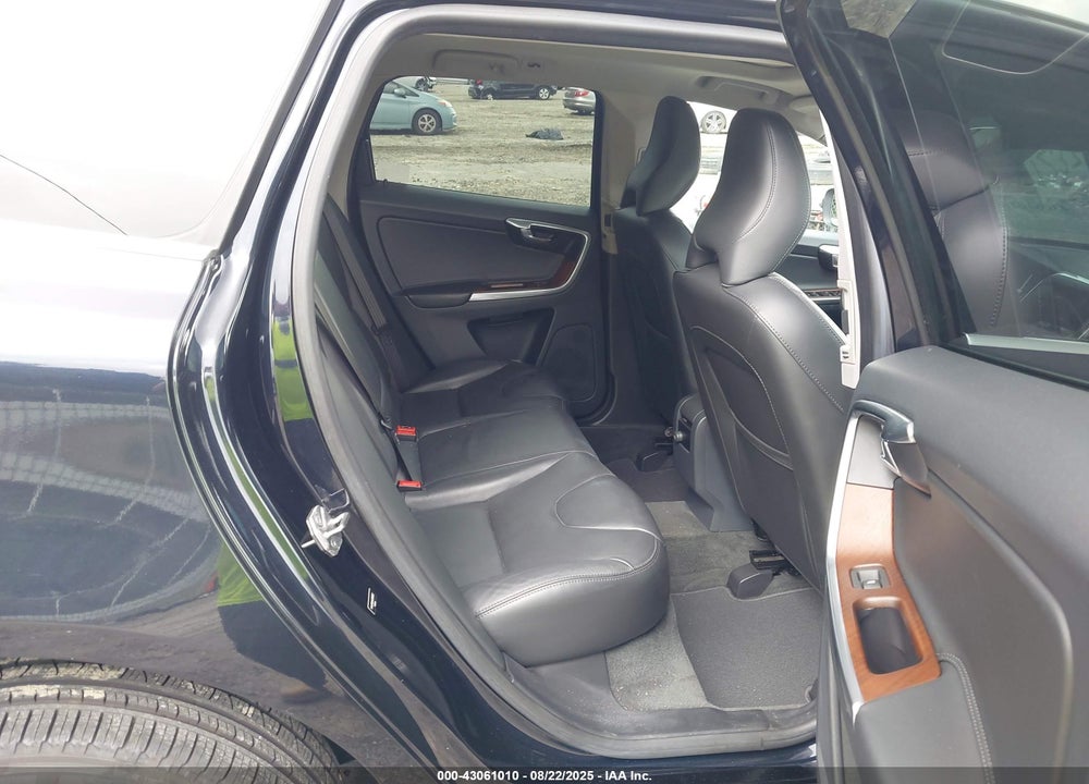 2017 VOLVO XC60 T5 INSCRIPTION VIN: YV440MDU4H2006502