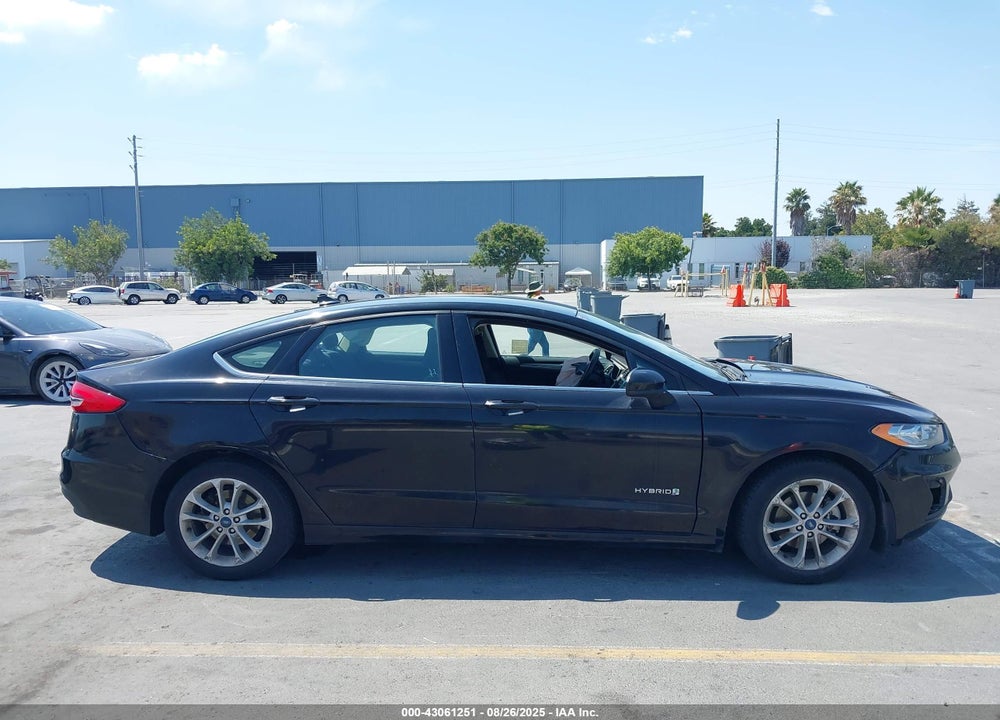 2019 FORD FUSION VIN: 3FA6P0LU4KR104536