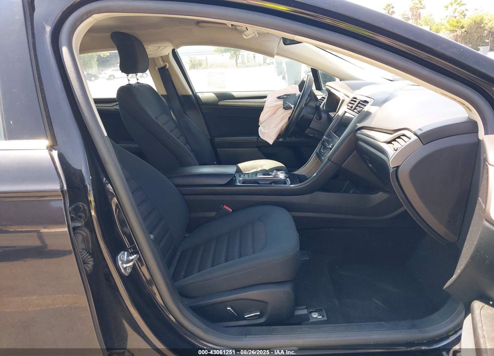 2019 FORD FUSION VIN: 3FA6P0LU4KR104536