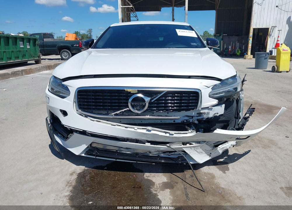 2020 VOLVO S90 VIN: LVYA22MT1LP170564