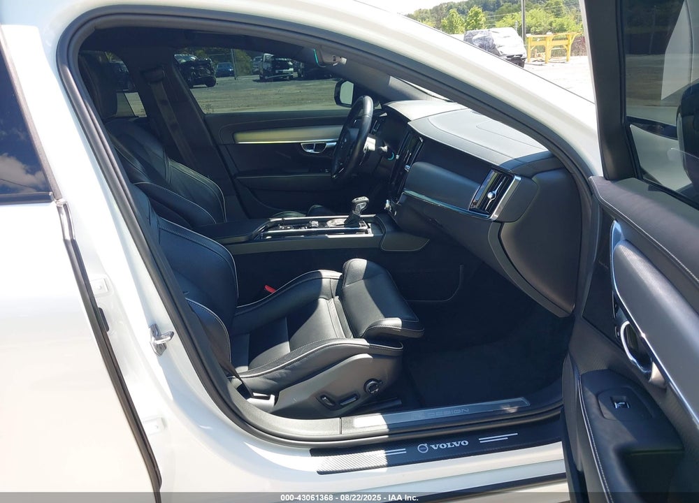 2020 VOLVO S90 VIN: LVYA22MT1LP170564