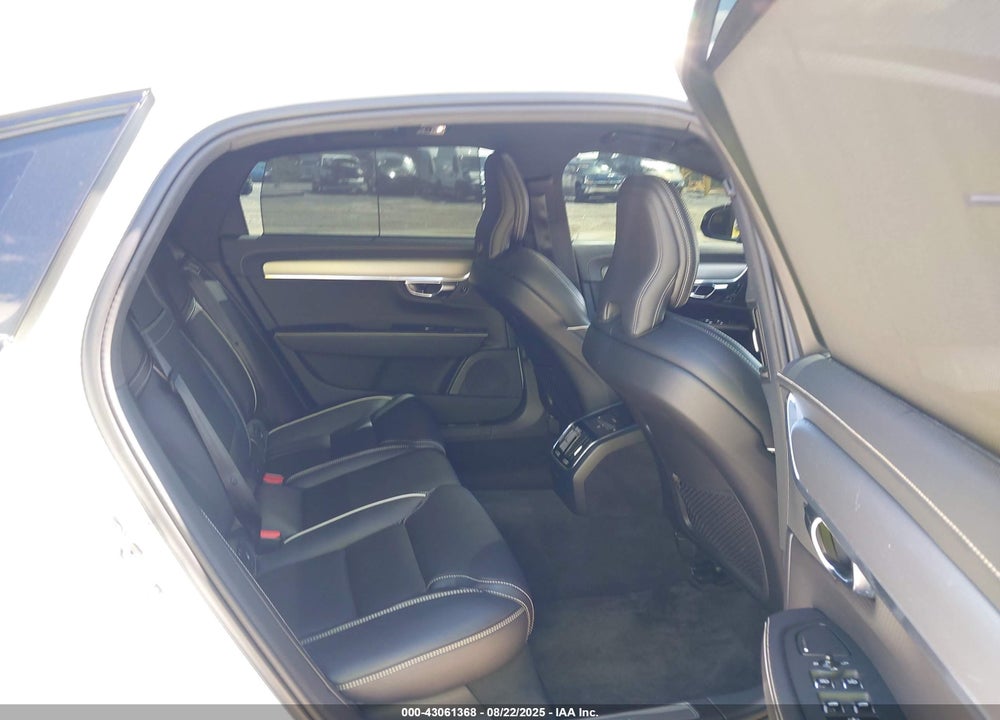 2020 VOLVO S90 VIN: LVYA22MT1LP170564