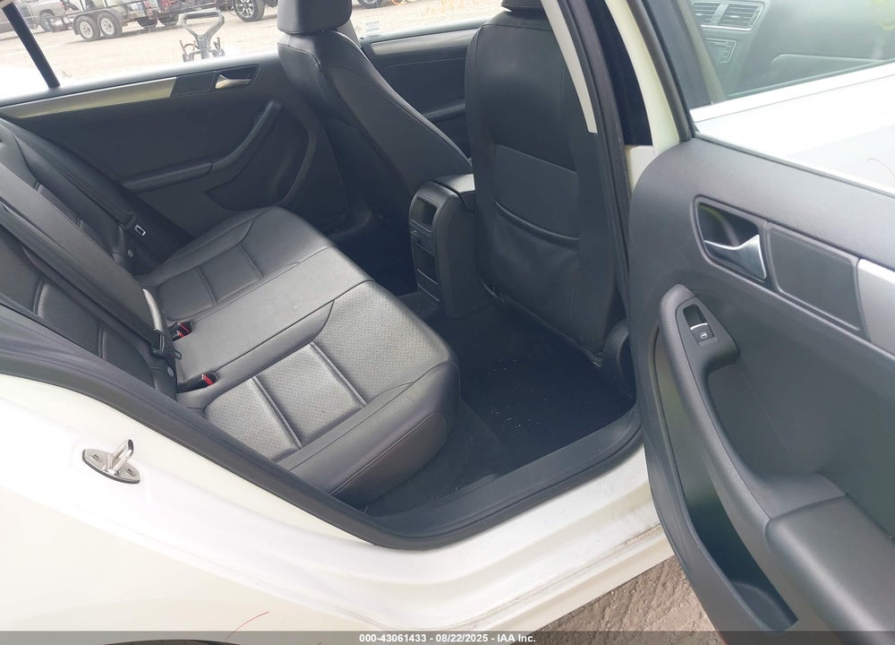 2016 VOLKSWAGEN JETTA VIN: 3VWD67AJ9GM323399