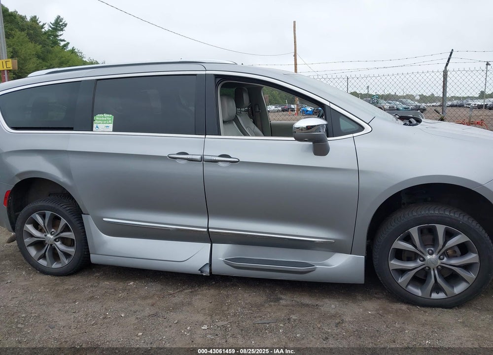 2019 CHRYSLER PACIFICA LIMITED VIN: 2C4RC1GG7KR522463