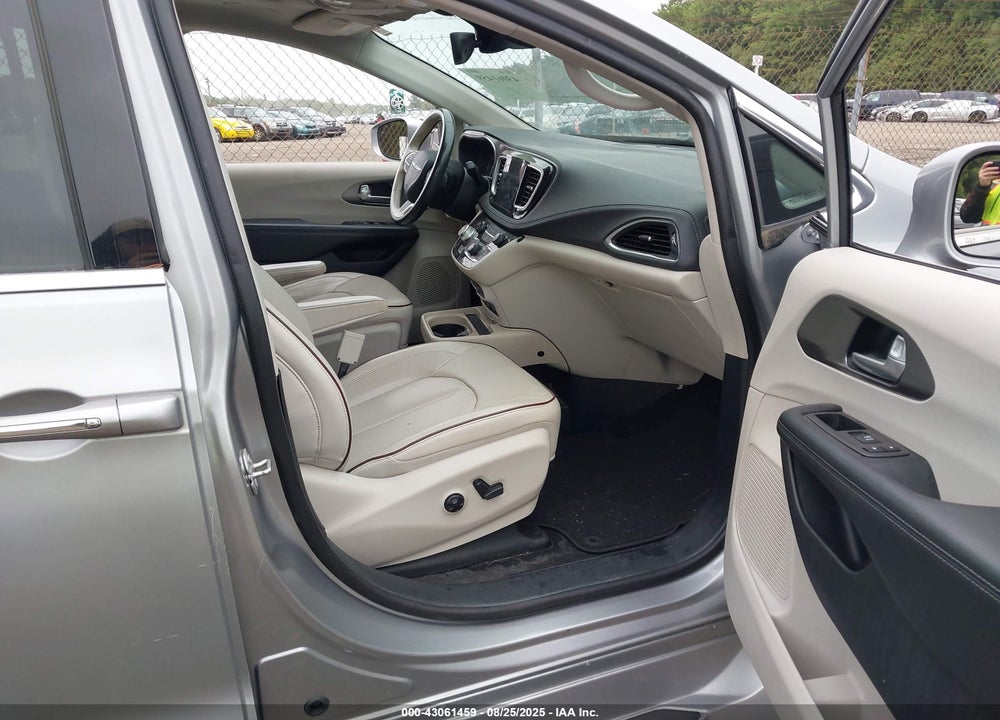 2019 CHRYSLER PACIFICA LIMITED VIN: 2C4RC1GG7KR522463