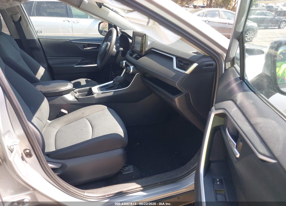 2019 TOYOTA RAV4 XLE VIN: 2T3W1RFV6KW011372