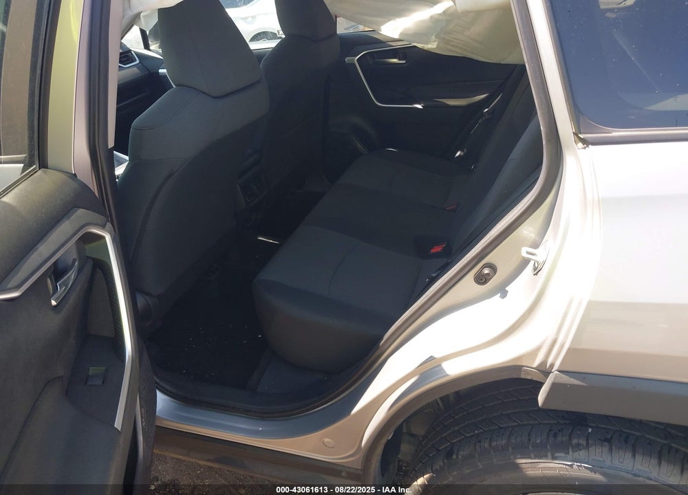 2019 TOYOTA RAV4 XLE VIN: 2T3W1RFV6KW011372